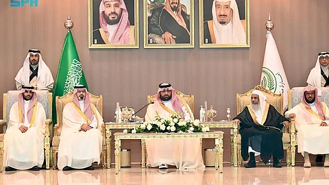 أمير منطقة جازان يستقبل المهنئين بعيد الأضحى