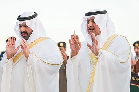 أمير تبوك ونائبه يؤديان صلاة العيد ويستقبلان المهنئين.. ويشيدان بخدمات الحجاج وجهود القيادة
