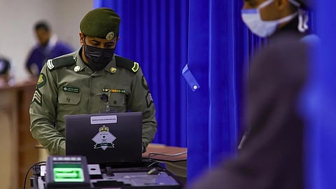 "الجوازات" تتحقق من هوية التائهين والمنوَّمين من خلال الخدمات الإلكترونية المتنقلة