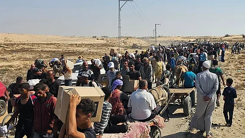 استشهاد خمسة فلسطينيين في قصف الاحتلال الإسرائيلي مركزي مساعدات في غزة