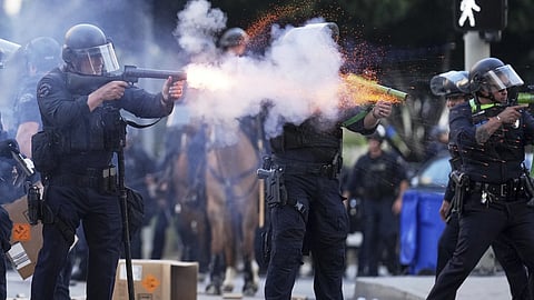 "احتجاجات عارمة وأجواء مشحونة".. حاكم كاليفورنيا يقاضي "ترامب" لنشره الحرس الوطني في لوس أنجلوس