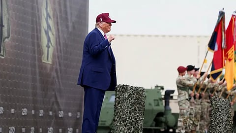 ترامب خلال زيارته قاعدة فورت براغ العسكرية احتفالا بذكرى تأسيس الجيش الأمريكي