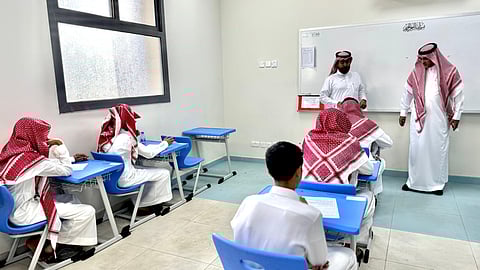 200 ألف طالب وطالبة في 1400 مدرسة بالطائف يؤدون اختبارات نهاية الفصل الثالث أثناء اليوم الدراسي