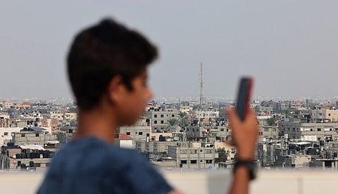 انقطاع خدمات الاتصالات الثابتة والإنترنت في جنوب ووسط قطاع غزة
