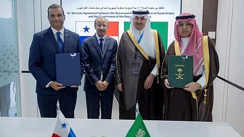 السعودية توقّع اتفاقية نقل جوي مع بنما ضمن فعاليات معرض باريس للطيران 2025