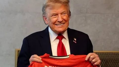 رونالدو يوجّه "رسالة سلام" إلى ترامب عبر قميص منتخب البرتغال