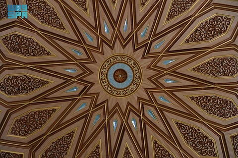 القباب المتحركة تحفة هندسية تزيّن المسجد النبوي وتلطف أجواءه