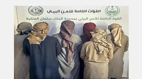 القبض على 6 مخالفين لصيدهم في محمية الملك سلمان.. وضبط ذخائر وشباك وكائنات فطرية