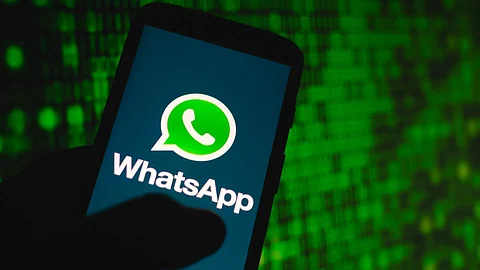 إيران تدعو لحذف "واتساب" وتتهمه بالتجسس لصالح الموساد