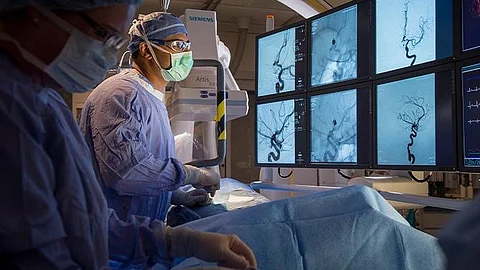 الدمام.. إنقاذ مريض من بتر القدم بتقنية بالون الموجات التصادمية لأول مرة بالشرقية