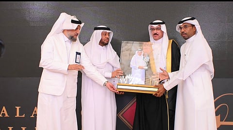 بحضور قيادات تعليمية وتربوية.. منسوبو تعليم جدة يودعون معجب الزهراني بعد مسيرة 36 عامًا