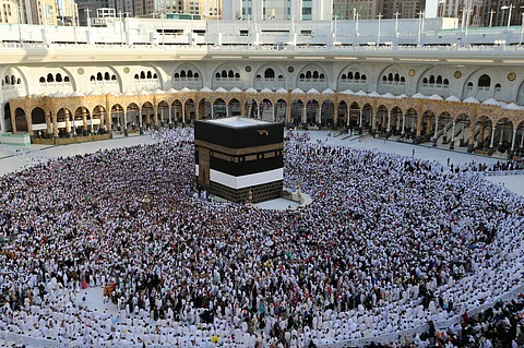 حلم عاشه طويلاً وحققه بعدسته.. المالكي يوثّق مشاهد إيمانية نادرة داخل الحرم المكي