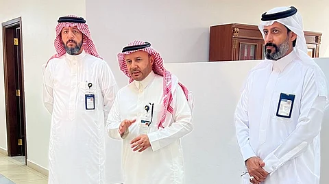 مدير "الموارد البشرية" بنجران يتفقد سير العمل في مكاتب حبونا