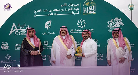 أمير منطقة حائل يكرّم "عساف" الراعي البلاتيني لمهرجان عبدالعزيز بن سعد لسباقات الخيل