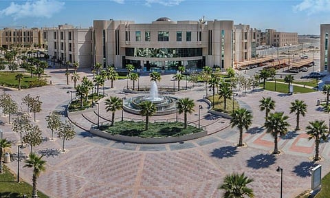 جامعة الإمام عبد الرحمن بن فيصل تعتمد الذكاء الاصطناعي مقرراً إلزامياً للطلبة المستجدين