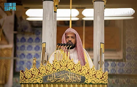 إمام وخطيب المسجد النبوي أحمد الحذيفي
