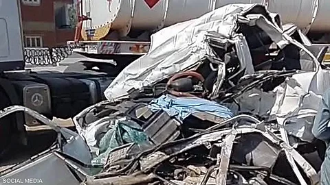 14 قتيلًا و6 مصابين في حادث تصادم مروع بين شاحنة وميكروباص بالمنوفية