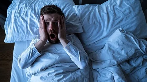 هل تناول الجبن قبل النوم يسبب الكوابيس؟ دراسة بريطانية تُنهي الجدل