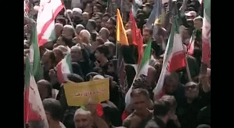 قُتلوا خلال حرب الـ12 يومًا مع إسرائيل .. إيران تشيّع 60 من قادتها وعلماءها النوويين