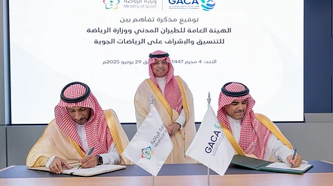 وزارة الرياضة وهيئة الطيران المدني توقّعان مذكرة تفاهم للتنسيق والإشراف على الرياضات الجوية