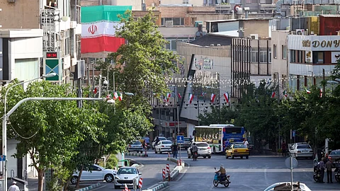 "حرب ظل تستعر في الفضاء الإلكتروني".. كيف عطلت إسرائيل النظام المالي لإيران؟