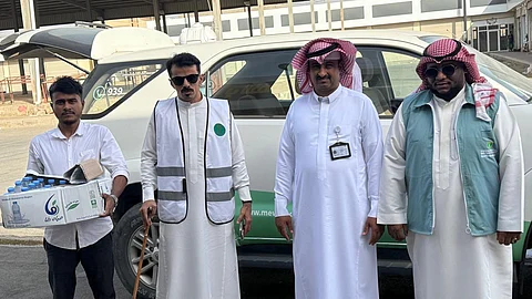 وسط الأجواء الحارة.. "بيئة العرضيات" تطلق مبادرة سقيا المياه الباردة في أسواق النفع العام