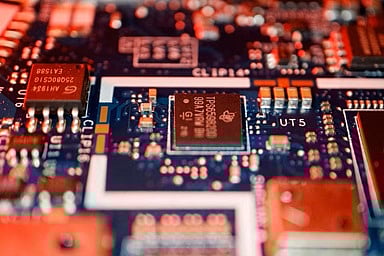 شركات التقنية تتنفس الصعداء.. أميركا ترفع قيود تصدير برمجيات الرقائق والإيثان إلى الصين