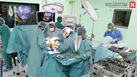 مستشفى الدكتور سليمان الحبيب بالمحمدية في جدة يُعيد قدرة المشي لـ"ثمانيني" بعد ساعتين من استبدال مفصل ركبة