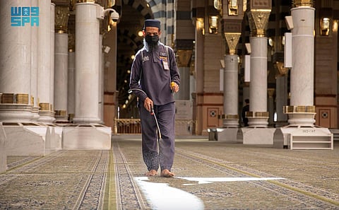 جهود ميدانية مكثفة لخدمة المسجد النبوي وتطهيره بأكثر من 2700 لتر معقمات