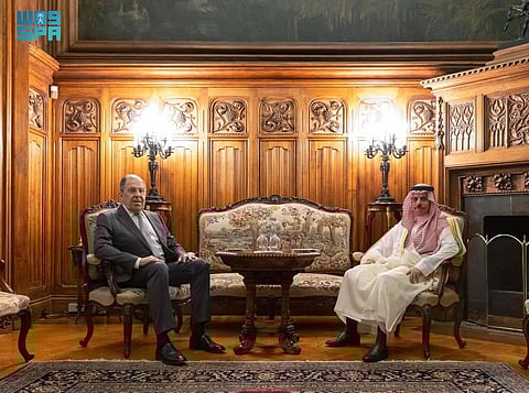 وزير الخارجية يلتقي نظيره الروسي في موسكو ويبحثان تعزيز التعاون وتطورات المنطقة