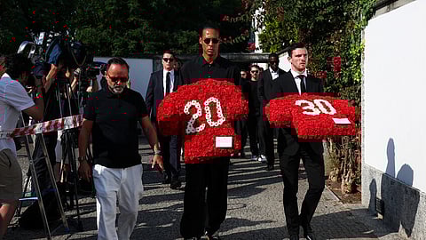 شاهد .. وداع حزين لديوغو جوتا في جنازة مهيبة بمدينة غوندومار البرتغالية
