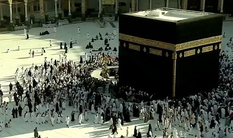 مشهد مهيب..فيديو يوثق لحظة دخول المعتمرات إلى الحطيم بانسيابية تامة حول الكعبة المشرفة