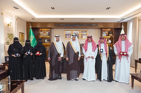 محافظ حفر الباطن يهنئ طلاب الجامعة الفائزين بست جوائز عالمية في معرض إيتكس 2025