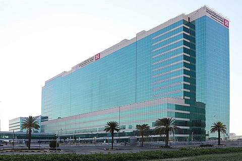 مستشفى الدكتور سليمان الحبيب بالفيحاء في جدة ينهي معاناة ثلاثينية مع "انزلاق فقاري برزخي متقدم" من الدرجة الثالثة