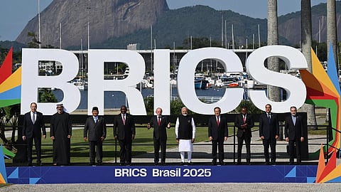 "ترامب" يهدد بفرض جمارك إضافية بقيمة 10% على دول "البريكس".. فما السبب؟