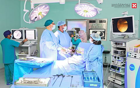 مستشفى الدكتور سليمان الحبيب بالسويدي ينجح في استئصال ورم كبير بالجهاز الهضمي ويحافظ على سلامة المعدة