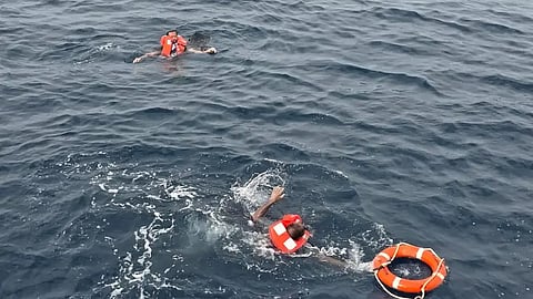 الحوثيون يتبنون غرق "إترنيتي سي".. ومقتل 3 من طاقم السفينة في هجوم جديد بالبحر الأحمر