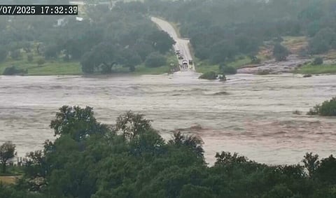 فيضانات أمريكا: البحث عن 160 مفقودًا في تكساس.. والمياه تجرف منزلًا في نيو مكسيكو