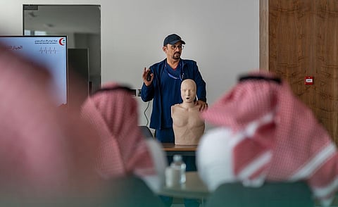 بـ17,697 مستفيدًا.. الهلال الأحمر يرسّخ ثقافة الإسعاف بمكة المكرمة