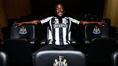 "نيوكاسل" يتعاقد مع السويدي "أنتوني إيلانغا" في صفقة طويلة الأمد