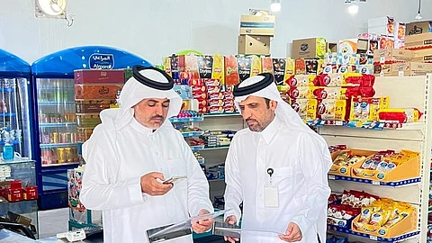 لجنة التوطين بنجران تواصل جولاتها الرقابية على نشاط التموينات وتحصي 222 موظفاً سعودياً