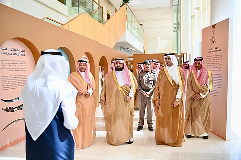 أمير جازان يزور "بيت الحرفيين" ويشيد بجهود هيئة التراث في تمكين الشباب وحماية الموروث الثقافي