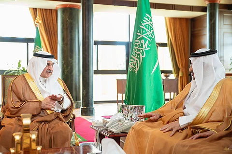 أمير تبوك يبحث مع نائب وزير البيئة خطط المشروعات الزراعية والتنموية في المنطقة