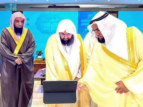 السديس يُدشّن مبادرة "زائراتنا شرف لمنسوباتنا" لتعزيز التجربة الدينية لزائرات المسجد النبوي