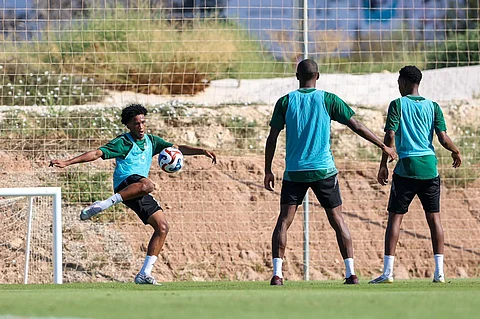 إسبانيا .. "أخضر الشباب" يواجه تشيلي وديًا استعدادًا لبطولة كوتيف الدولية