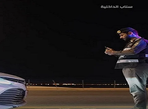 "أمن الطرق" يضبط مخالفات مرورية مؤثرة على طريق الملك فهد.. بينها التظليل الكامل واستخدام الجوال