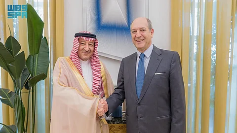 نائب وزير الخارجية يبحث في روما تعزيز التعاون مع نظيره الإيطالي