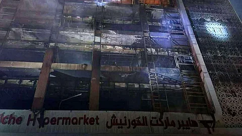 بعد أيام من افتتاحه..وفاة 50 شخصاً جراء حريق داخل مركز تجاري بالعراق