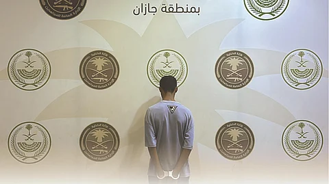 جازان.. "دوريات المجاهدين" تقبض على مقيم لنقله 13 مخالفًا لنظام أمن الحدود