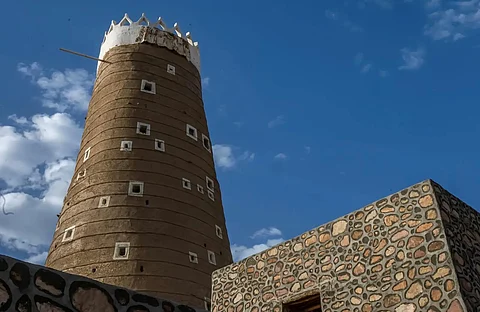 "قصبة المضمار".. سبعة أدوار طينية تروي حكاية 300 عام في بدر الجنوب